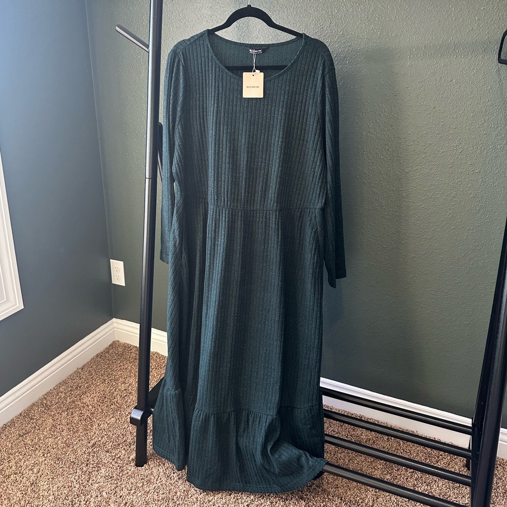 NWT - Midi Green Long Sleeve High Scoop Neck Dress